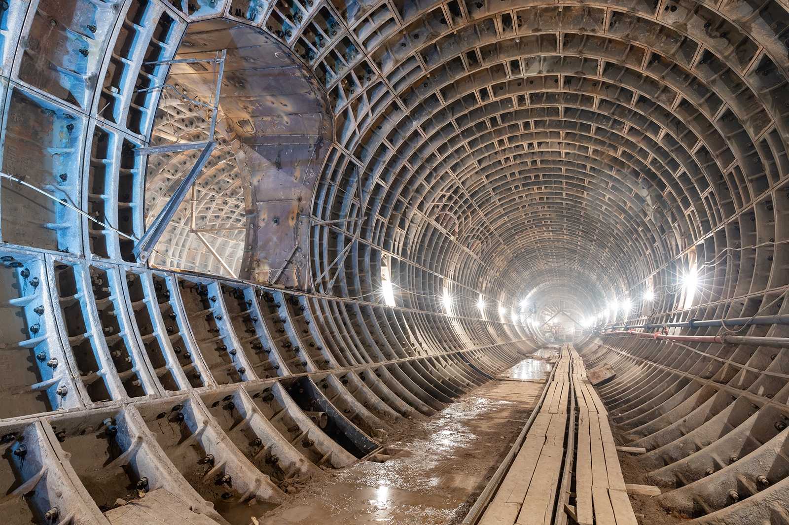 Как ориентируются машины, копающие тоннели под землей? — хочу знать!