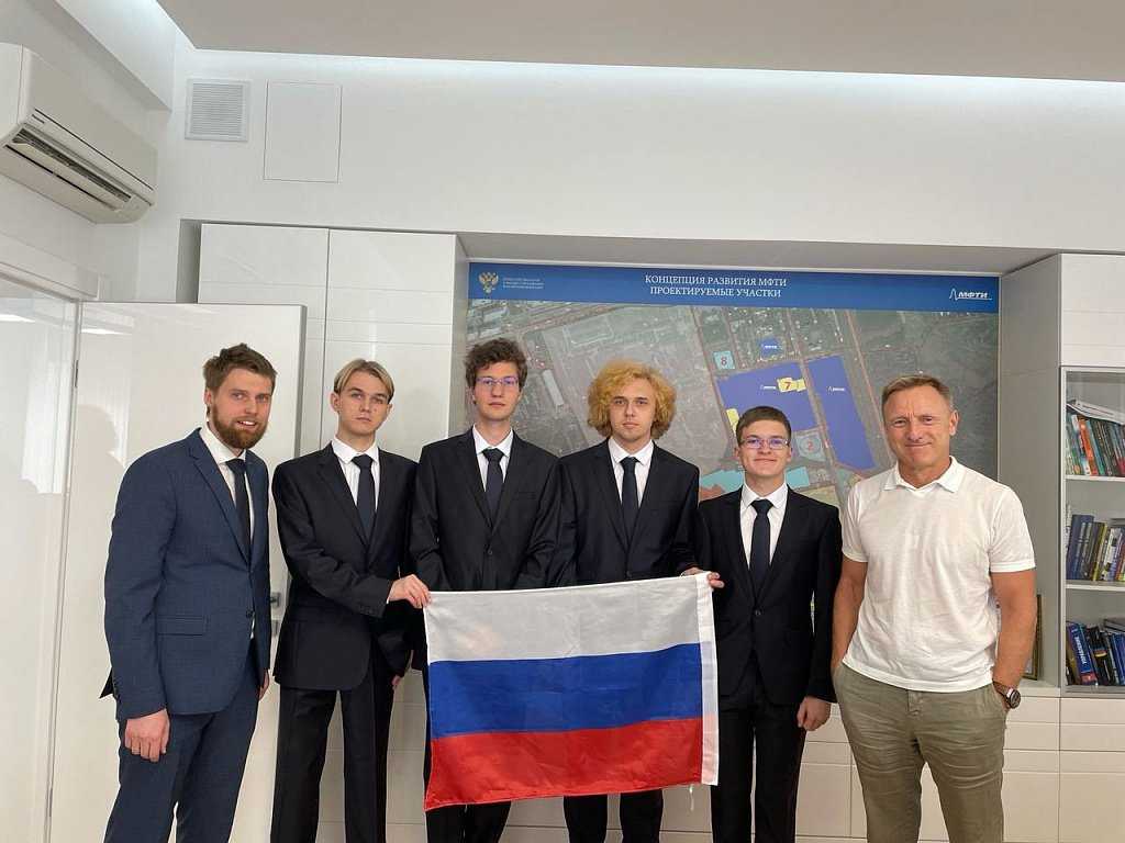Valshev • на завершившейся 52-й международной олимпиаде по физике золотые медали получили все российские участники