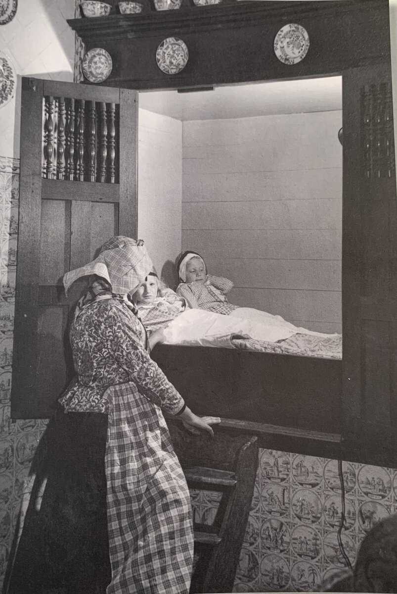 Зачем колпак в пижаме?